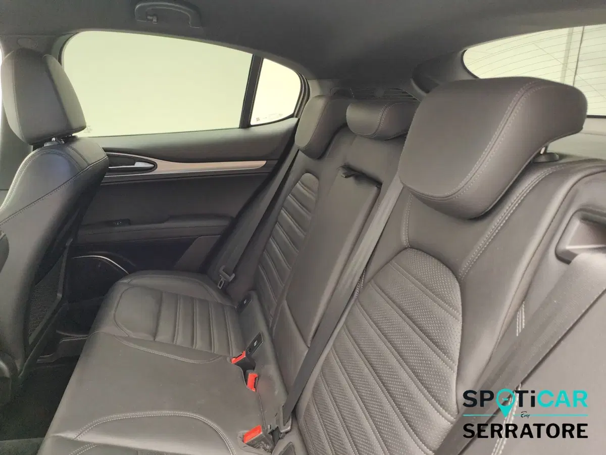 Alfa Romeo Stelvio usata a Como (13)