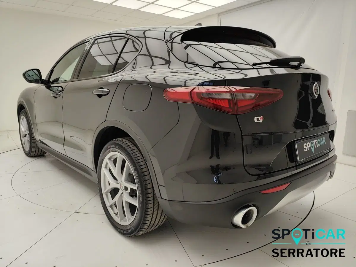 Alfa Romeo Stelvio usata a Como (4)