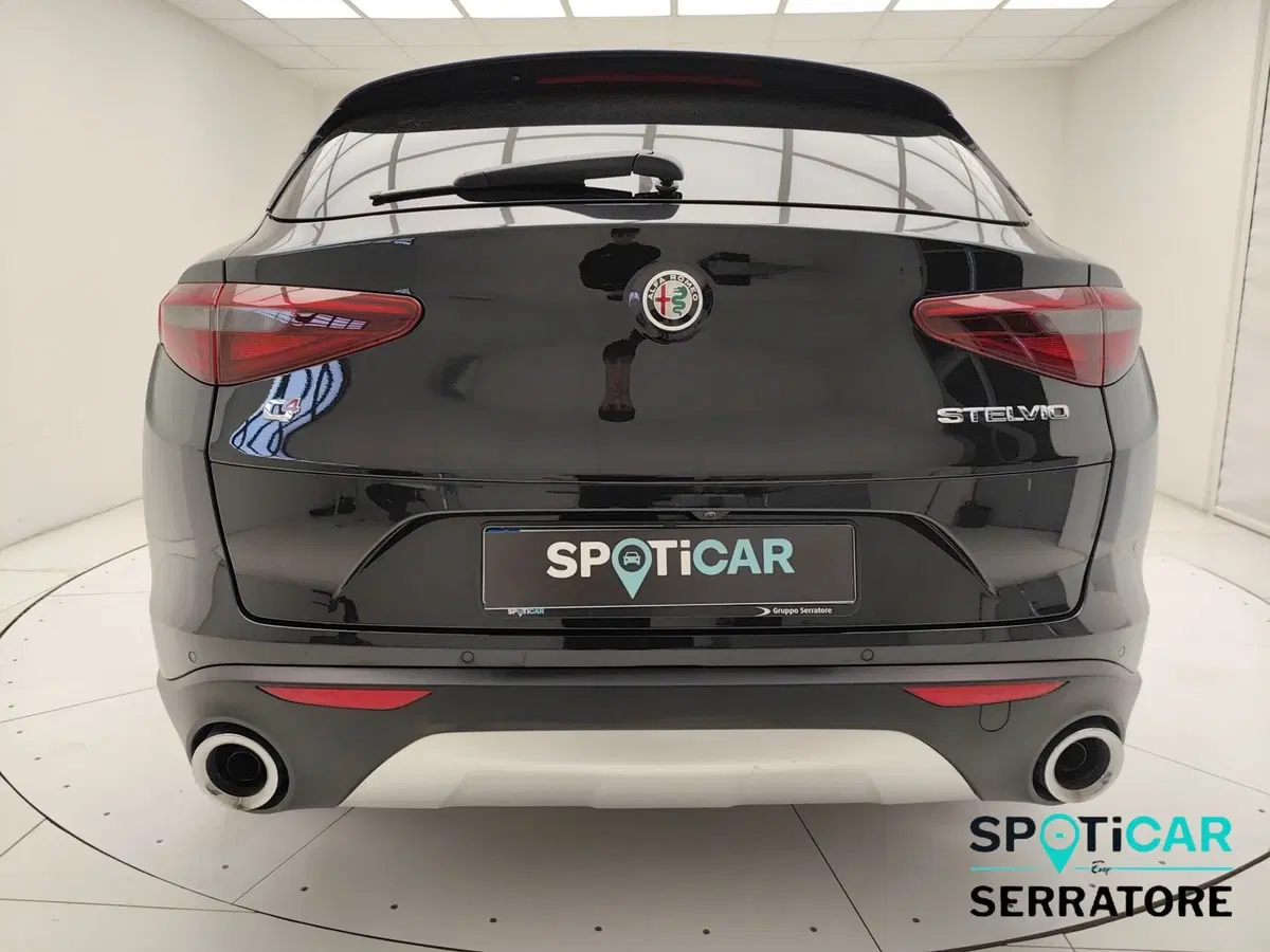 Alfa Romeo Stelvio usata a Como (5)