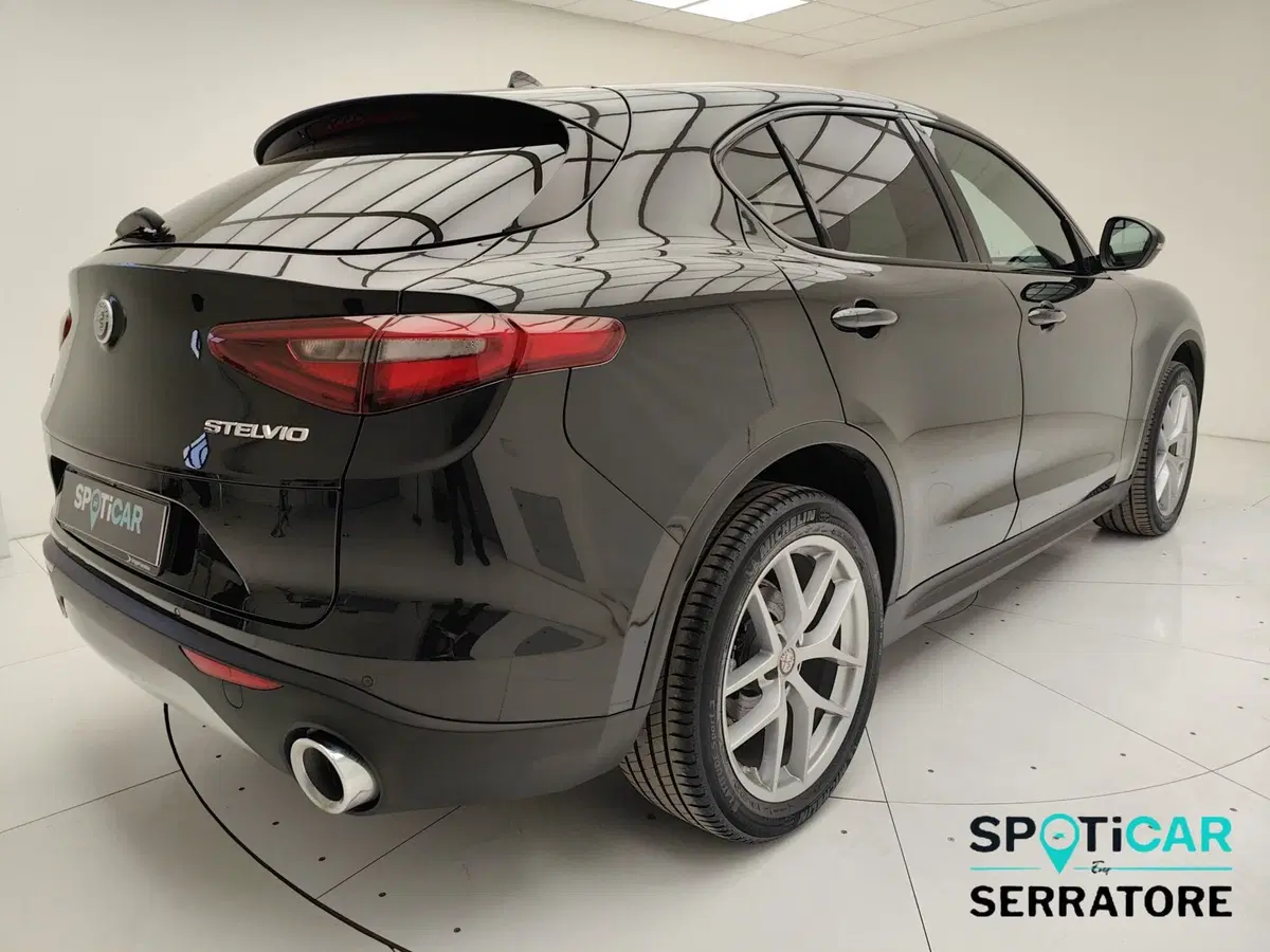 Alfa Romeo Stelvio usata a Como (6)
