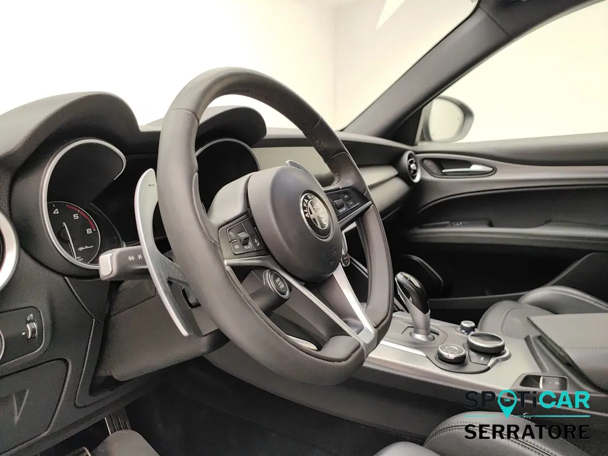 Alfa Romeo Stelvio usata a Como (9)