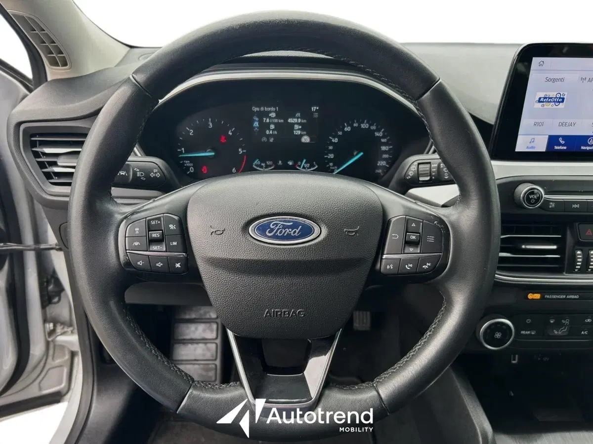 Ford Focus Station Wagon usata a Bari (8)