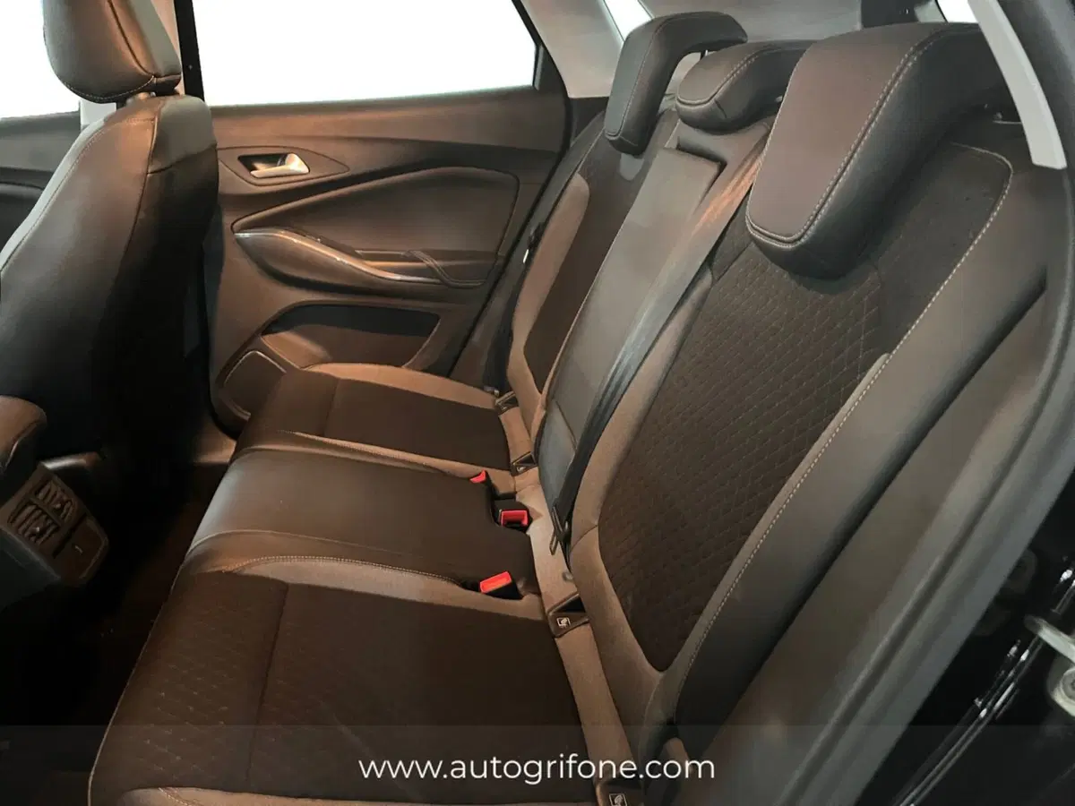 Opel Grandland X usata a Modena (13)