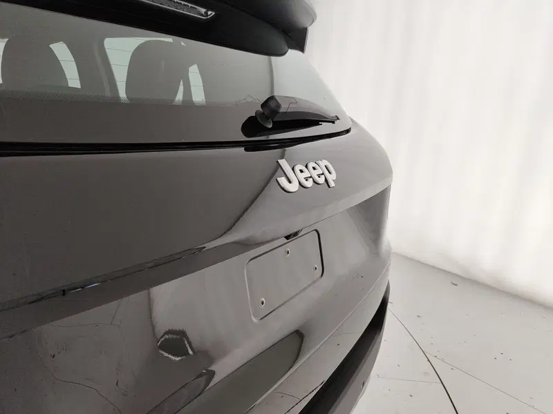 Jeep Avenger nuova a Caserta (10)