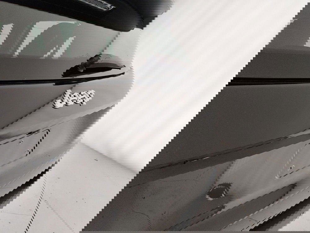 Jeep Avenger nuova a Caserta (10)