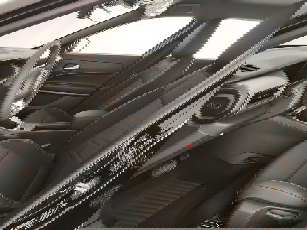 Jeep Avenger nuova a Caserta (15)