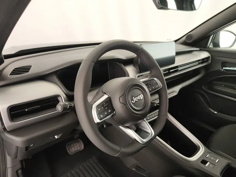 Jeep Avenger nuova a Caserta (17)