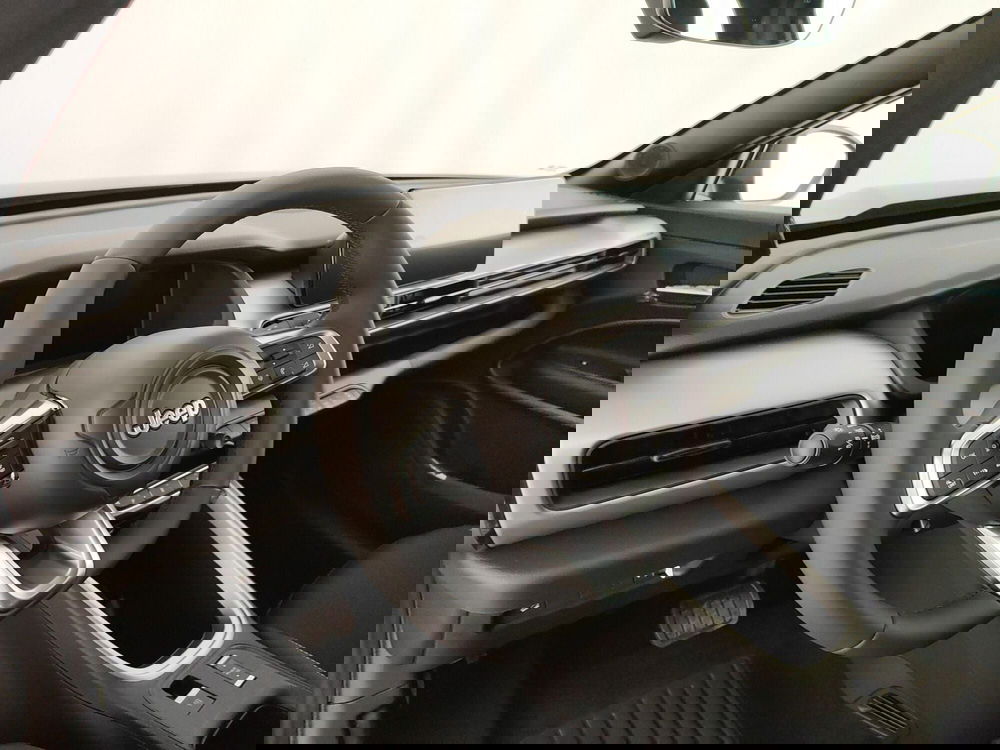 Jeep Avenger nuova a Caserta (17)