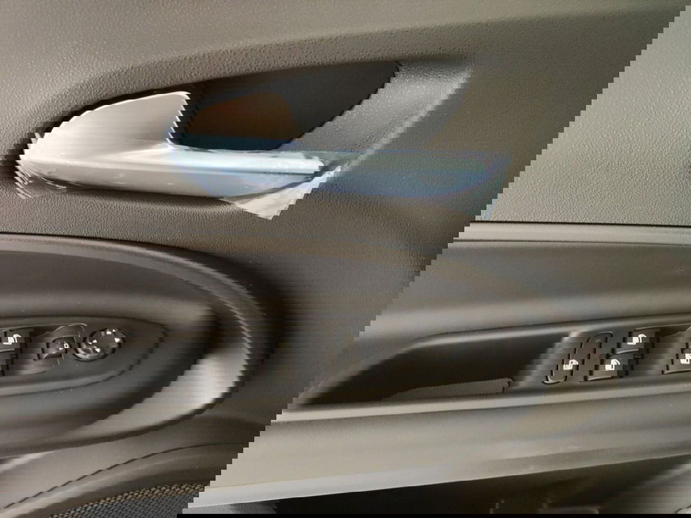 Jeep Avenger nuova a Caserta (18)