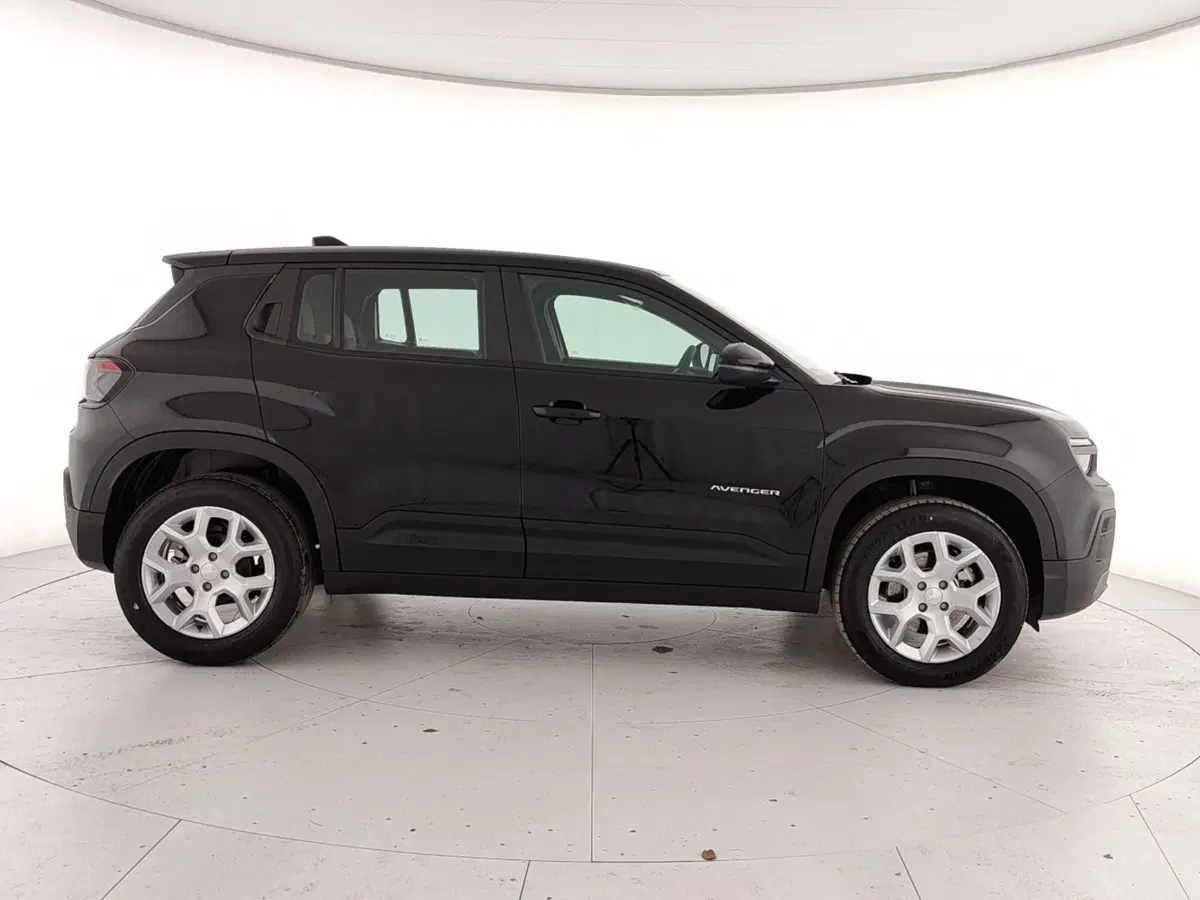 Jeep Avenger nuova a Caserta (7)