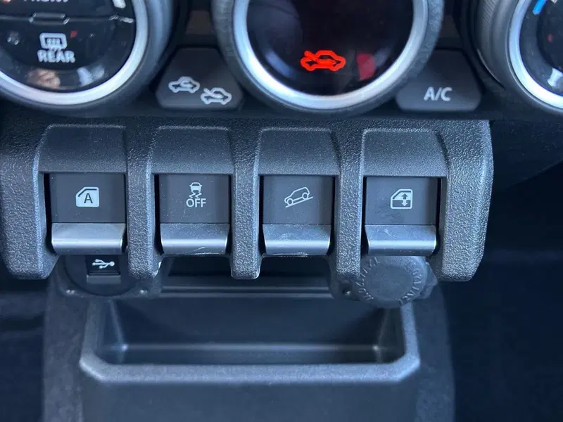Suzuki Jimny nuova a Pistoia (12)