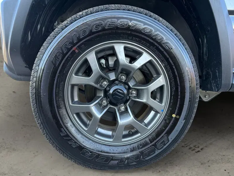 Suzuki Jimny nuova a Pistoia (16)