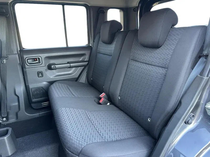 Suzuki Jimny nuova a Pistoia (9)
