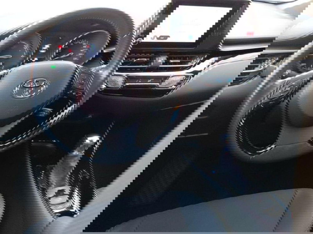 Toyota Toyota C-HR usata a Cagliari (16)