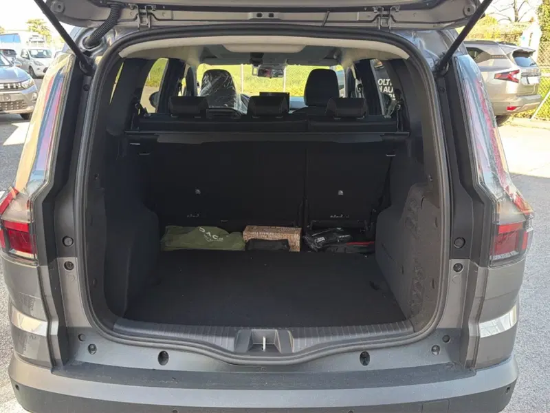 Dacia Jogger nuova a Bologna (11)