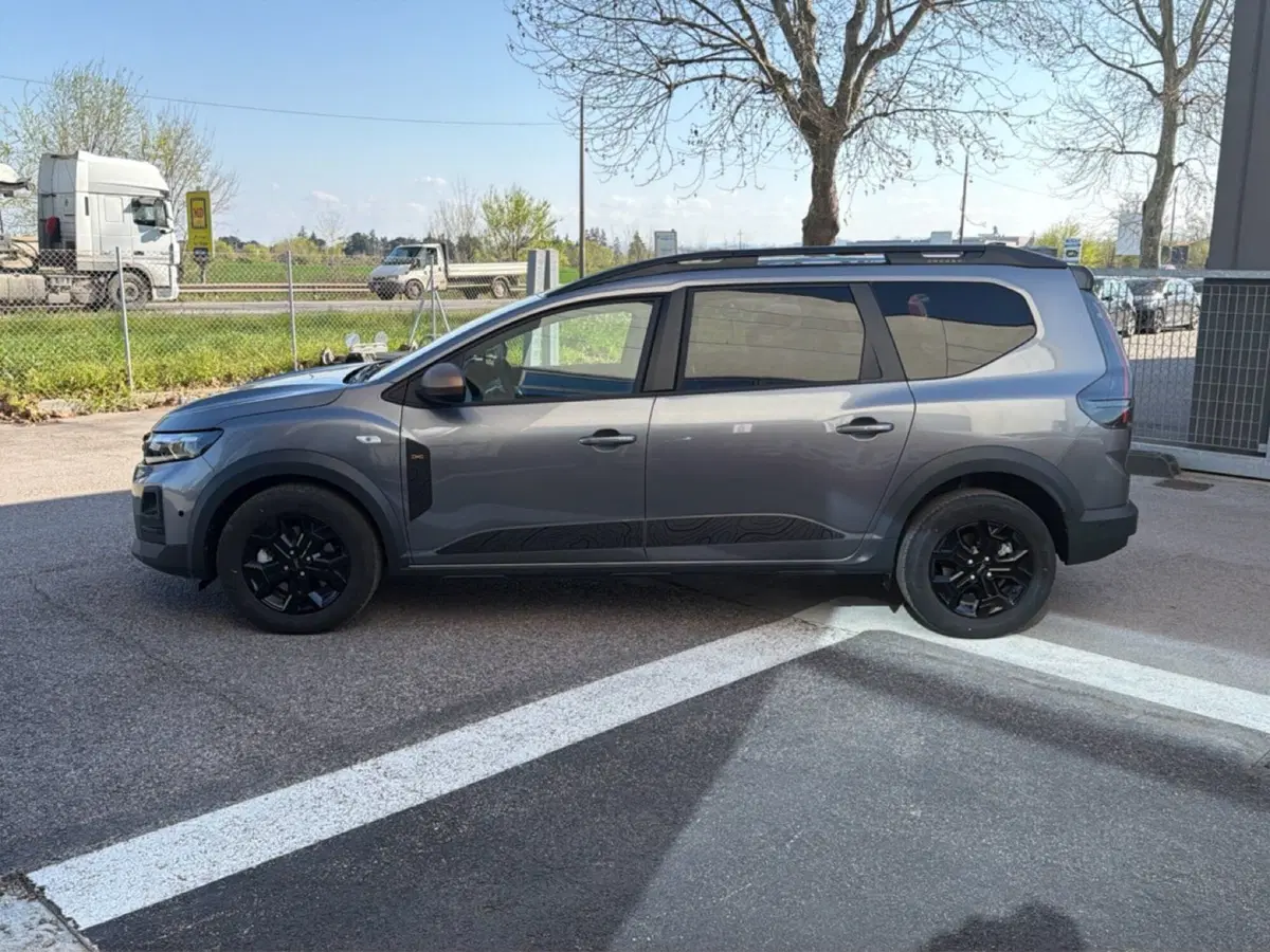 Dacia Jogger nuova a Bologna (3)