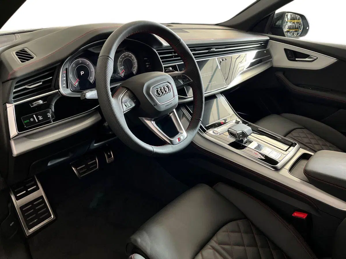 Audi Q8 nuova a Bari (10)