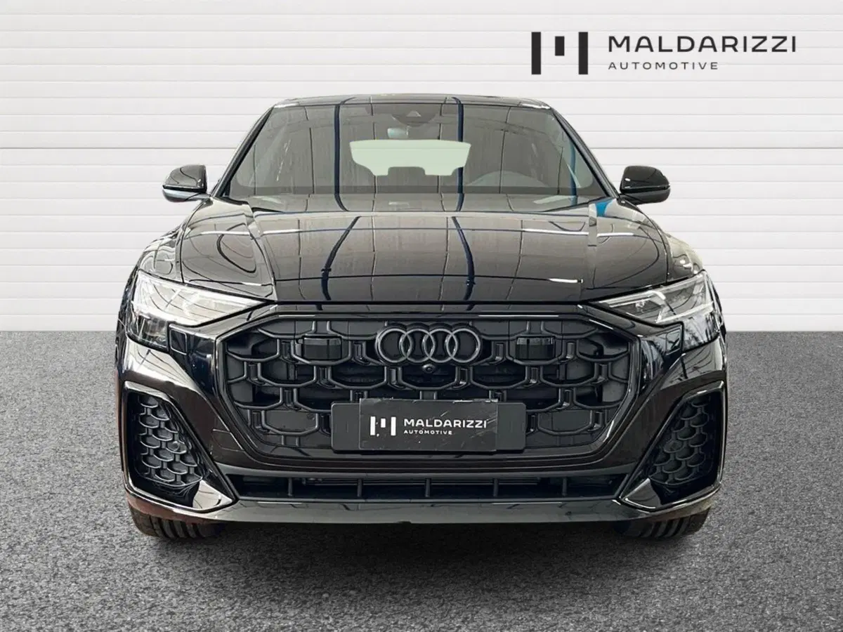 Audi Q8 nuova a Bari (2)
