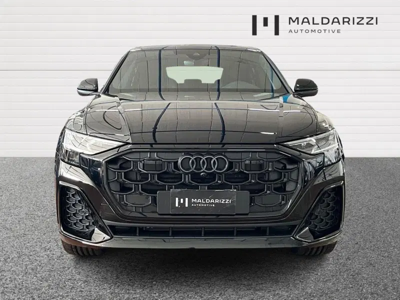 Audi Q8 nuova a Bari (2)