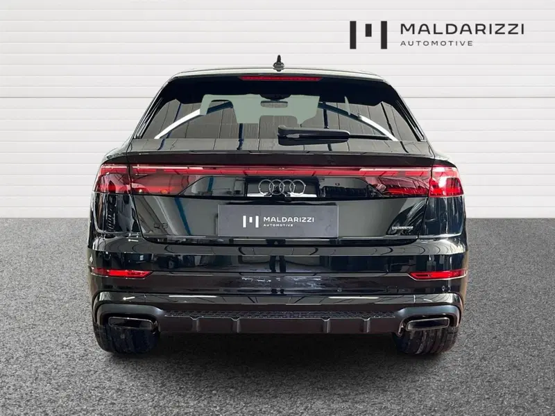 Audi Q8 nuova a Bari (3)