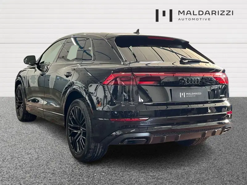 Audi Q8 nuova a Bari (4)