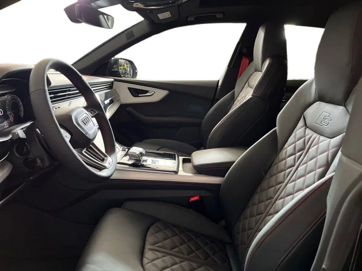 Audi Q8 nuova a Bari (7)