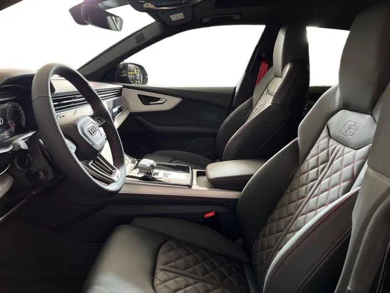 Audi Q8 nuova a Bari (7)