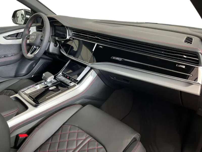 Audi Q8 nuova a Bari (9)