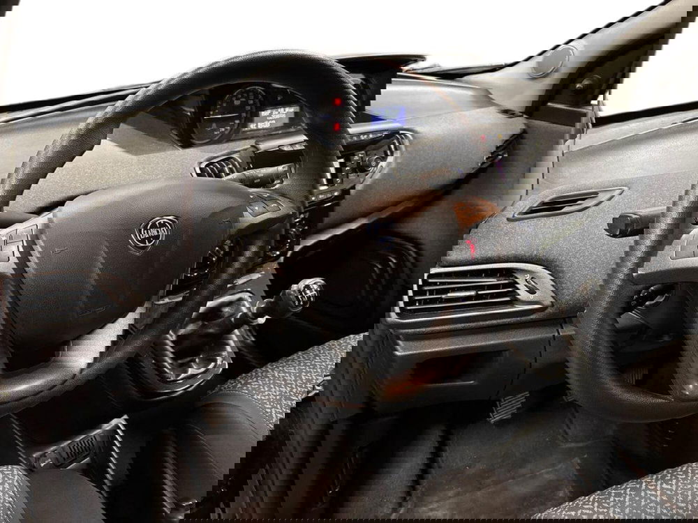 Lancia Ypsilon usata a Pescara (8)