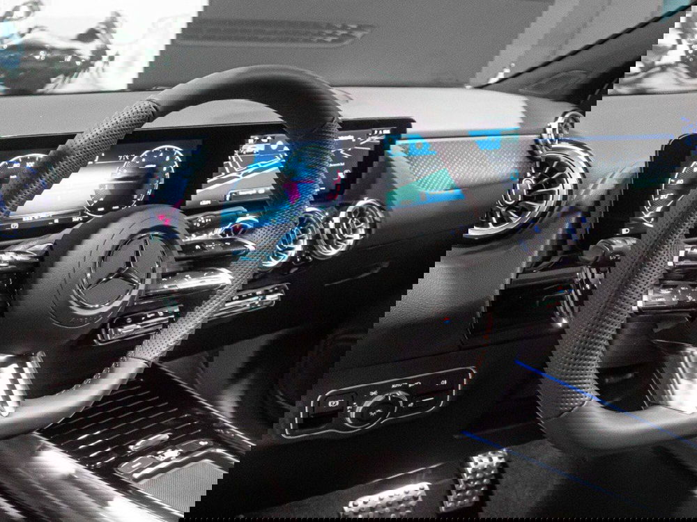 Mercedes-Benz GLA SUV nuova a Macerata (12)