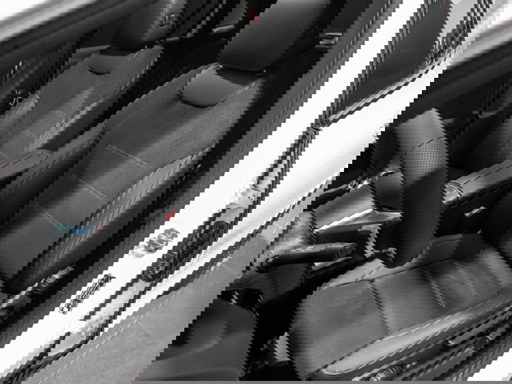 Mercedes-Benz GLA SUV nuova a Macerata (14)