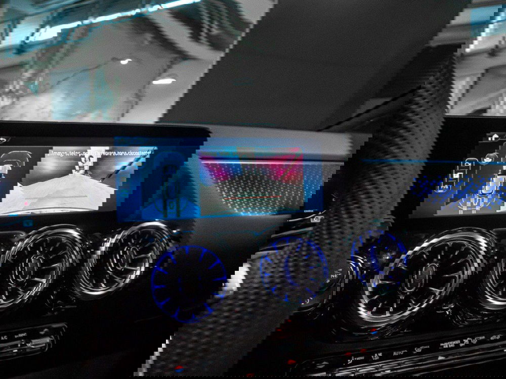 Mercedes-Benz GLA SUV nuova a Macerata (17)