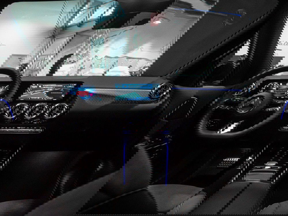 Mercedes-Benz GLA SUV nuova a Macerata (18)