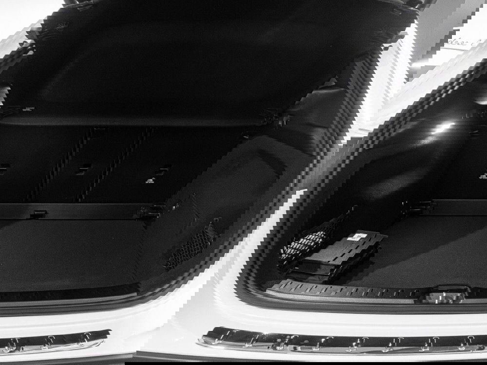 Mercedes-Benz GLA SUV nuova a Macerata (9)