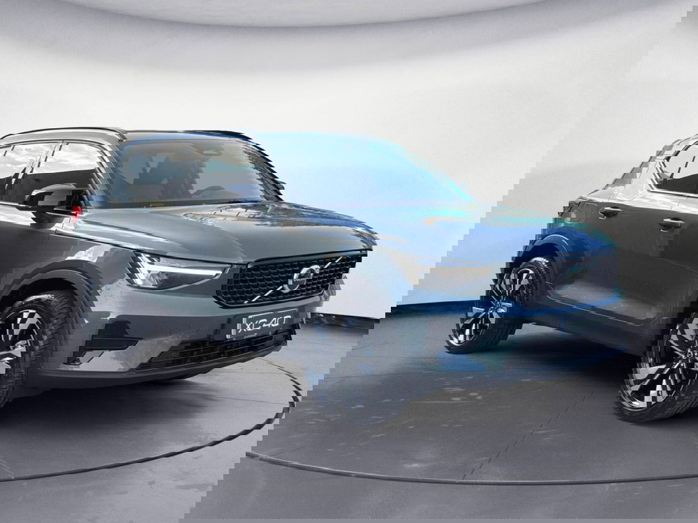 Volvo XC40 nuova a Como (2)