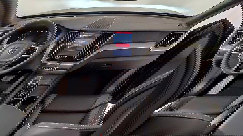 Volvo XC60 nuova a Como (5)