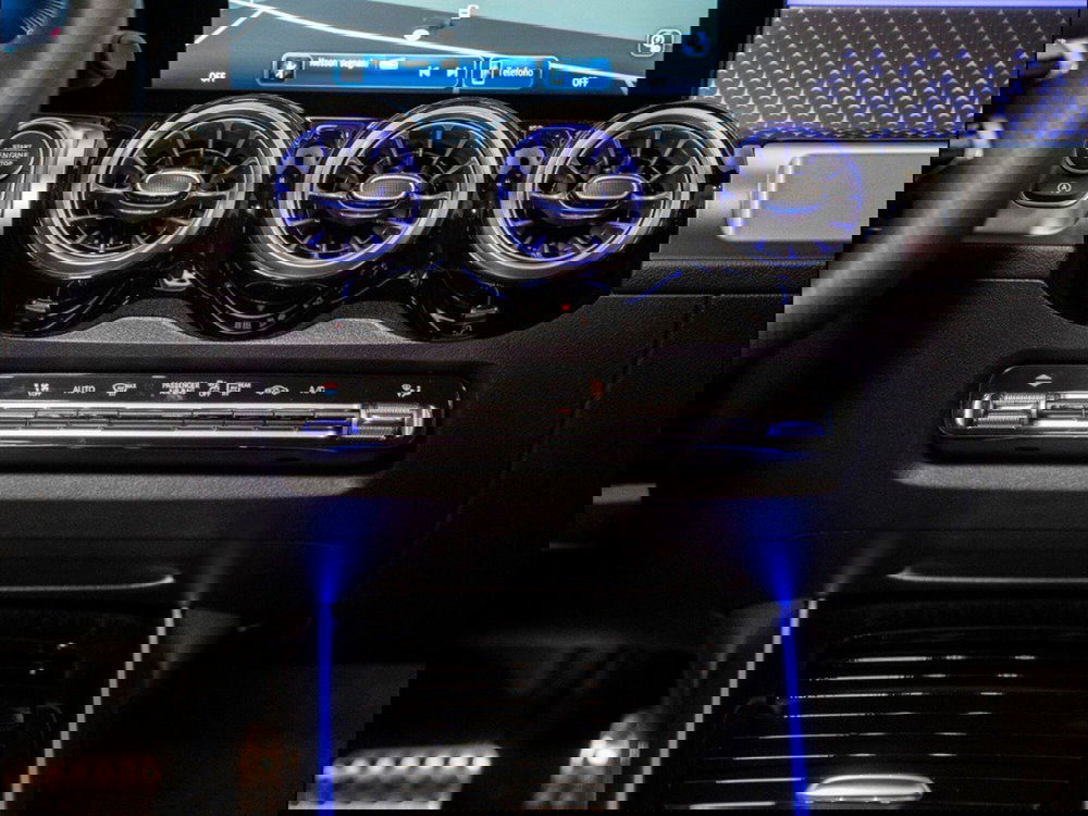 Mercedes-Benz GLB nuova a Macerata (18)