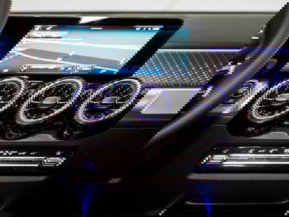 Mercedes-Benz GLB nuova a Macerata (19)