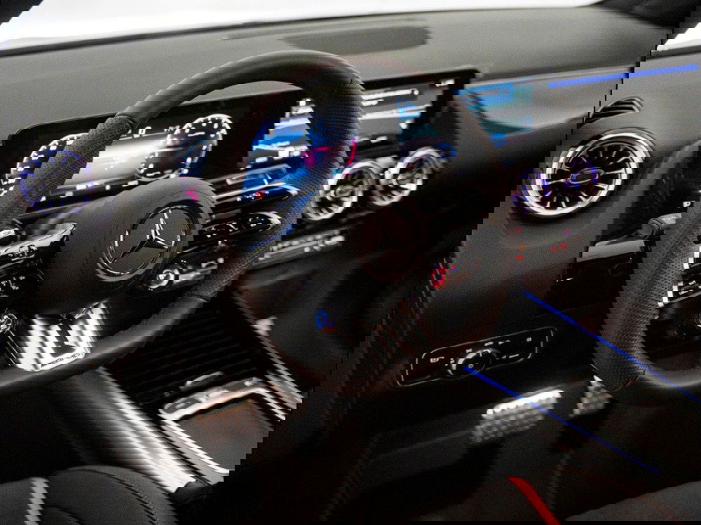 Mercedes-Benz GLA SUV nuova a Macerata (15)