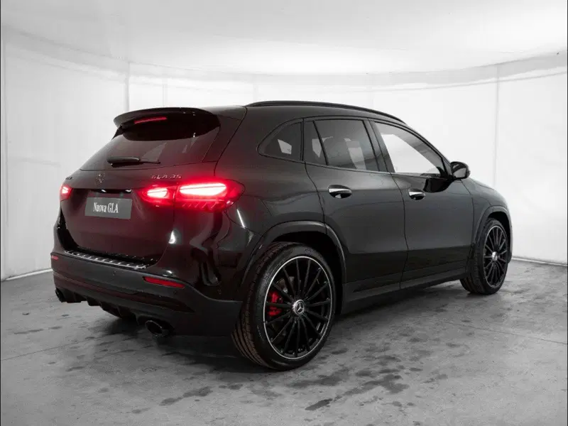 Mercedes-Benz GLA SUV nuova a Macerata (4)