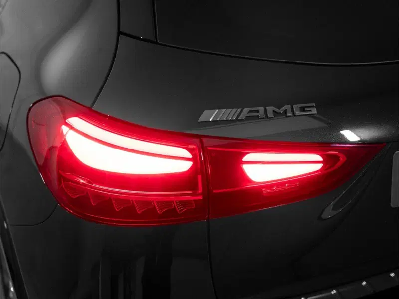 Mercedes-Benz GLA SUV nuova a Macerata (8)
