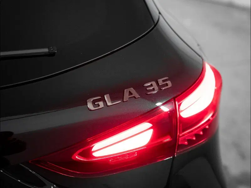 Mercedes-Benz GLA SUV nuova a Macerata (9)