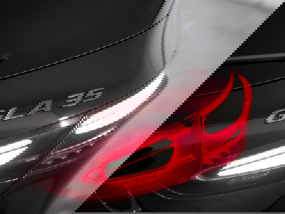 Mercedes-Benz GLA SUV nuova a Macerata (9)