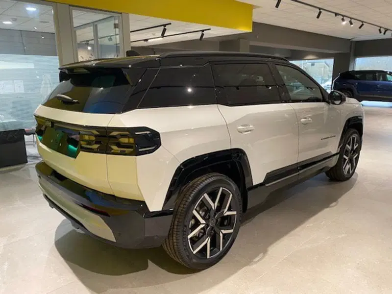 Jeep Compass nuova a Benevento (11)