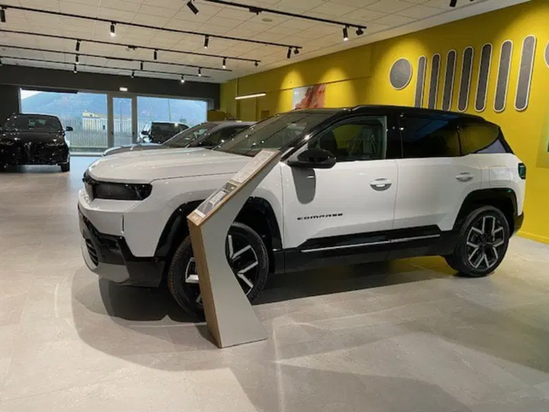 Jeep Compass nuova a Benevento (14)