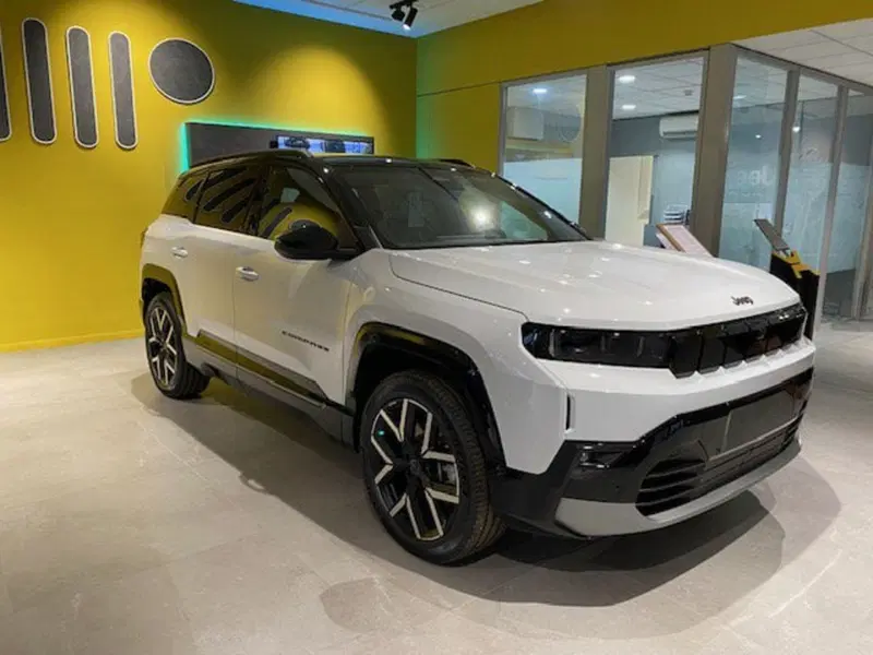 Jeep Compass nuova a Benevento (4)
