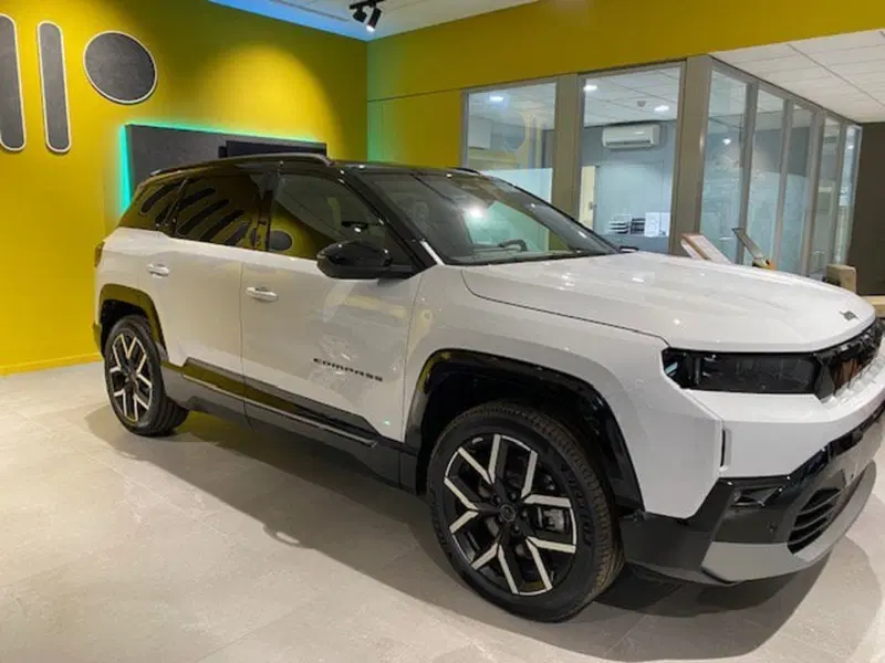Jeep Compass nuova a Benevento (5)