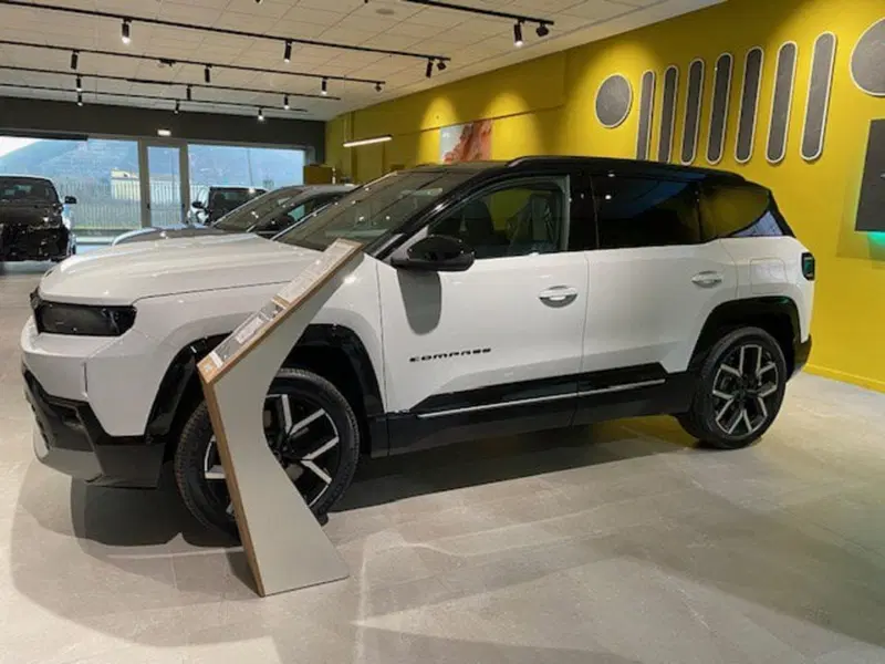 Jeep Compass nuova a Benevento (7)