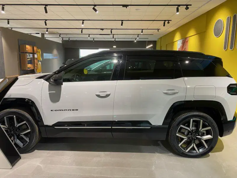 Jeep Compass nuova a Benevento (8)