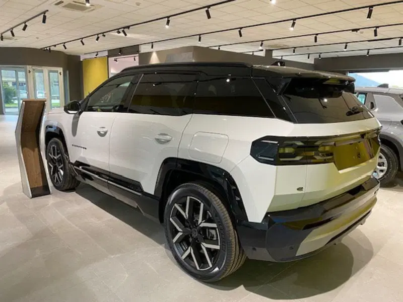 Jeep Compass nuova a Benevento (9)